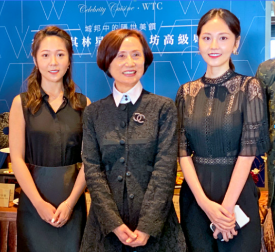 中間站立者為林君穎，右一為侯嘉騏