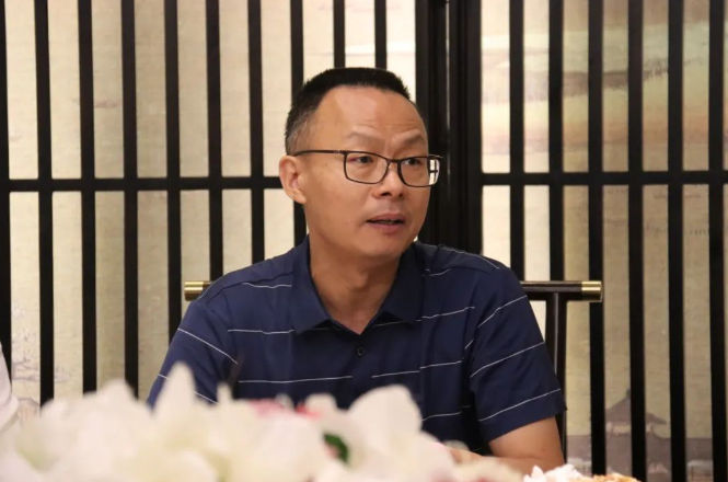 中國(guó)農(nóng)科院飼料研究所研究員李俊博士在座談會(huì)發(fā)言