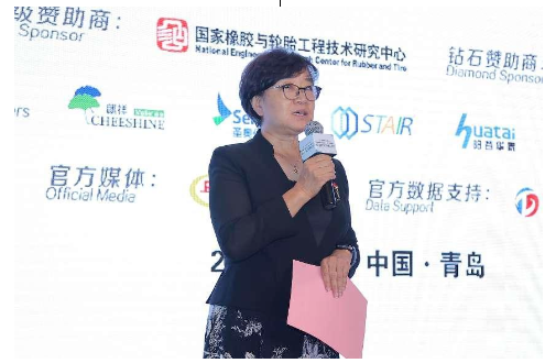 中國橡膠工業(yè)協(xié)會(huì)副秘書長、技術(shù)經(jīng)濟(jì)委員會(huì)主任朱紅主持了本主題論壇。