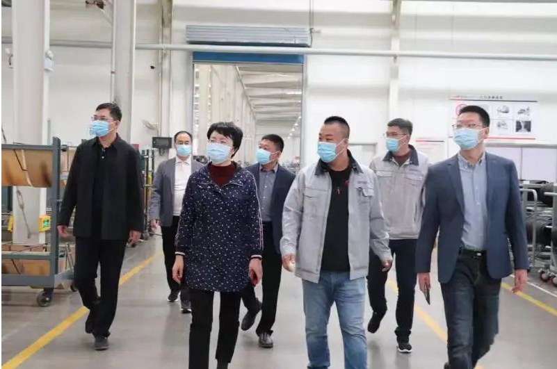 廣宗縣委副書記、政府縣長(zhǎng)鄭曉燕一行到經(jīng)濟(jì)開發(fā)區(qū)部分企業(yè)調(diào)研疫情防控、經(jīng)濟(jì)運(yùn)行、安全生產(chǎn)、環(huán)保措施落實(shí)等情況。