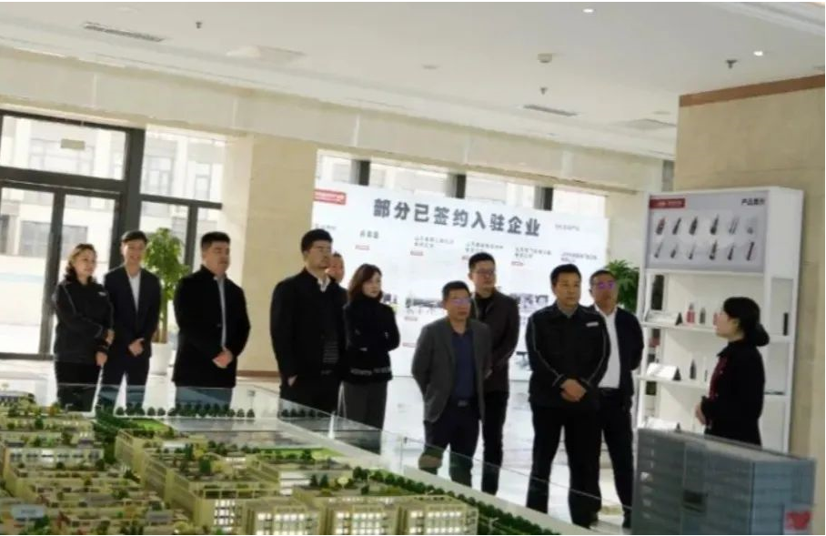 中交集團軌道事業(yè)部領(lǐng)導(dǎo)一行蒞臨華凌電纜參觀調(diào)研