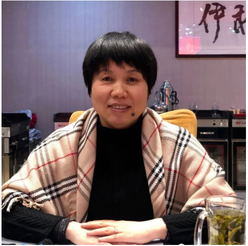 冉平會長對2022年做了工作總結(jié)，她說道，這一年，這三年，變局無限加速，甘肅省輪胎業(yè)迎來了一個又一個的困難，輪胎漲價，市場萎縮，貨款拖欠，大疫后的秩序重建，2023年，相信甘肅省輪胎業(yè)會迎來一個全新的曙光。