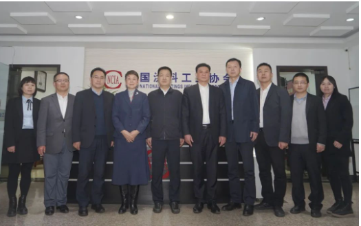 中國涂料工業(yè)協(xié)會(huì)與濮陽市人民政府進(jìn)行了一次深入交流，雙方就可持續(xù)發(fā)展、濮陽綠色涂料產(chǎn)業(yè)園區(qū)建設(shè)及未來相關(guān)合作事宜展開了討論。這次會(huì)議，不僅加深了雙方的友好合作關(guān)系，更為濮陽的涂料產(chǎn)業(yè)的可持續(xù)發(fā)展注入了新的動(dòng)力。