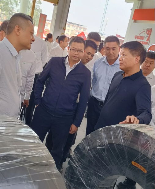 云膠集團領(lǐng)導(dǎo)赴新桂輪公司交流參觀