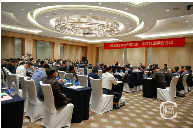 劉普軍會(huì)長(zhǎng)指出，中國(guó)涂料工業(yè)協(xié)會(huì)常務(wù)理事會(huì)應(yīng)具有榮譽(yù)感、責(zé)任感和自豪感，并強(qiáng)調(diào)，常務(wù)理事單位要帶頭執(zhí)行協(xié)會(huì)章程，帶頭執(zhí)行行規(guī)行約，要做企業(yè)發(fā)展的示范者，做行業(yè)發(fā)展的引領(lǐng)者，要維護(hù)行業(yè)整體利益，樹(shù)立行業(yè)良好形象。