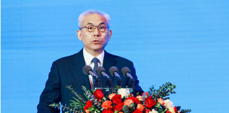 最后，中國涂料工業(yè)協(xié)會會長劉普軍希望以此次大會為新的契機，凝聚全行業(yè)力量，形成共識，攜手共進，加快實施全行業(yè)創(chuàng)新驅(qū)動發(fā)展戰(zhàn)略，推動中國式現(xiàn)代化在涂料行業(yè)全面發(fā)展，為中華民族的偉大復興，共同譜寫新時代中國涂料行業(yè)更加燦爛輝煌美好的明天。