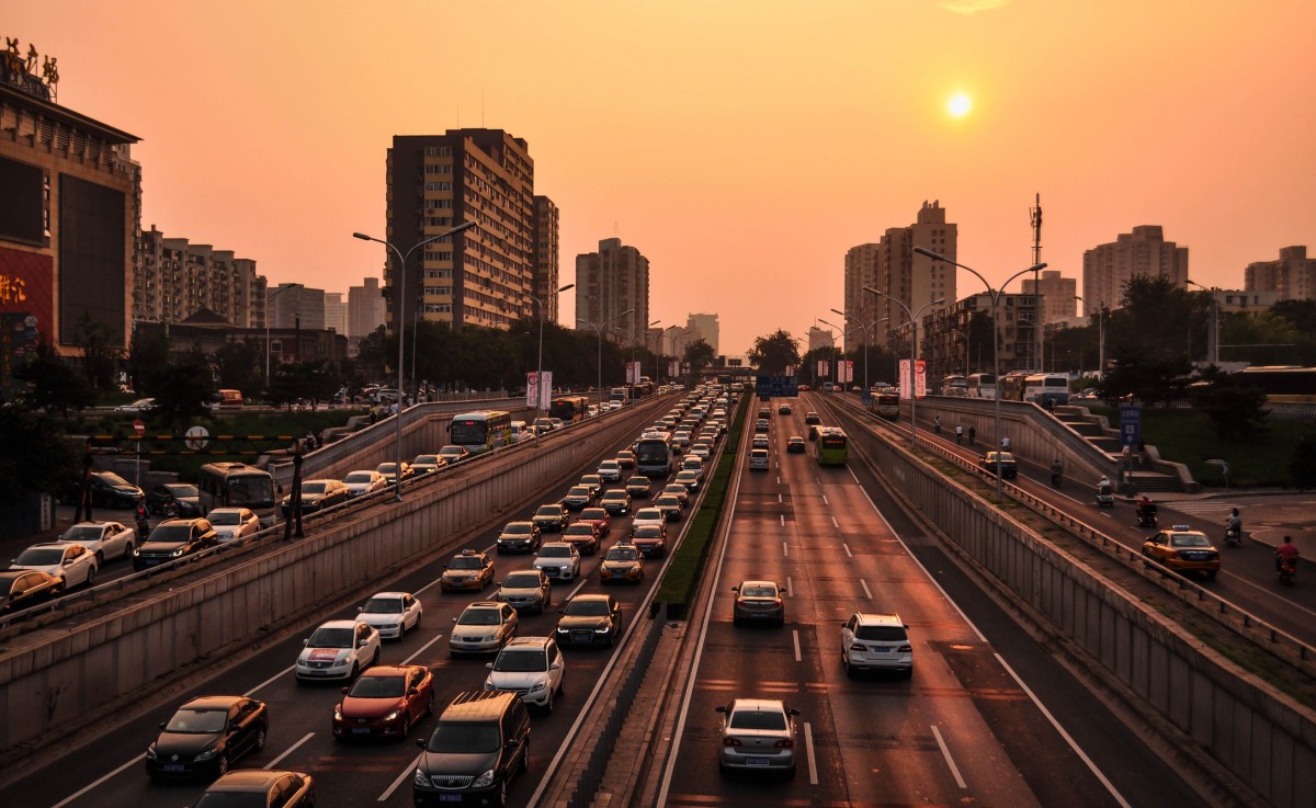 4月份國內(nèi)狹義乘用車市場零售達(dá)163萬輛，同比增長55.5%，環(huán)比增長2.5%。
