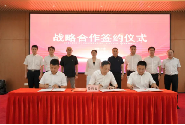 黃埔輪胎與通用股份、四川路易簽署戰(zhàn)略合作協(xié)議 黃埔輪胎與通用股份、四川路易簽署戰(zhàn)略合作協(xié)議