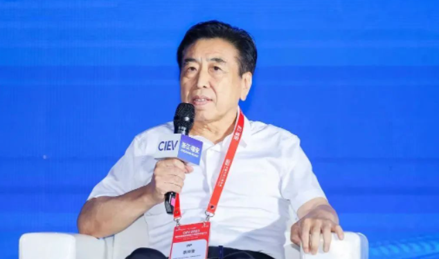 此外，在會(huì)議期間，中國(guó)汽車(chē)工程學(xué)會(huì)汽車(chē)供應(yīng)鏈創(chuàng)新分會(huì)籌備會(huì)議和供應(yīng)鏈協(xié)同發(fā)展論壇也同時(shí)召開(kāi)。賽輪集團(tuán)的PCR配套總監(jiān)汪永祥受邀參加了這些活動(dòng)，進(jìn)一步展示了賽輪集團(tuán)在汽車(chē)供應(yīng)鏈領(lǐng)域的專(zhuān)業(yè)知識(shí)和經(jīng)驗(yàn)。