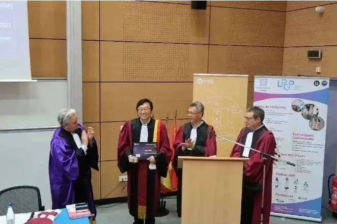 法國洛林大學授予張立群院士榮譽博士學位