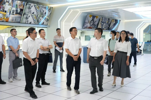 在現(xiàn)場，楊小牛代表航空輪胎大科學中心對廣州市和黃埔區(qū)科技部門在大裝置建設過程中的大力支持表示感謝。他介紹了大裝置將專注研究的領域，包括輪胎、起落架和飛行器等相關的基礎科學問題。預計這一裝置將成為國內(nèi)頂尖的飛行起降動力學研究設施，以世界一流水平的創(chuàng)新平臺，助力中國航空航天、輪式裝備、立體交通等高端制造業(yè)走向國際領先地位。