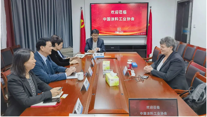 劉普軍會長強調(diào)，中國涂料工業(yè)協(xié)會與德國文森公司之間有多年的合作基礎，取得了卓有成效的成果。合作出版的《歐洲涂料雜志》(中文版)在行業(yè)內(nèi)反響良好，同時在低VOC涂料配方技術培訓和歐洲涂料學院培訓方面也取得了示范效應。
